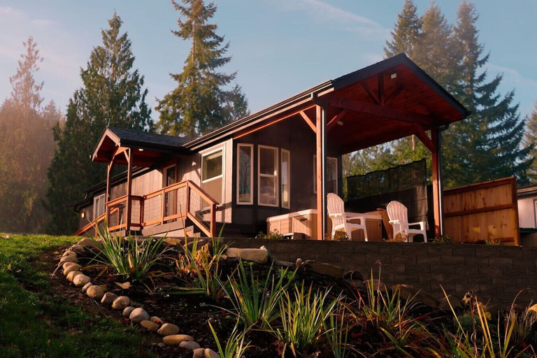 Exterior, Skyriver Escape Riverfront With Hot Tub, Snohomish