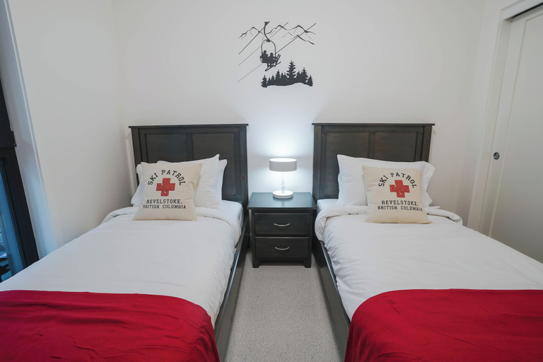 Room 5, The Fox Den, Columbia-Shuswap