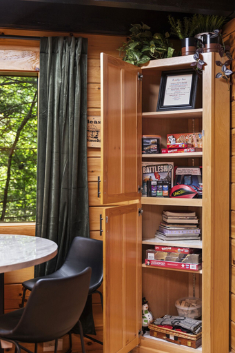 Interior 2, Hot Tub & Wifi - Hillside Haven Red River Gorge KY, Wolfe
