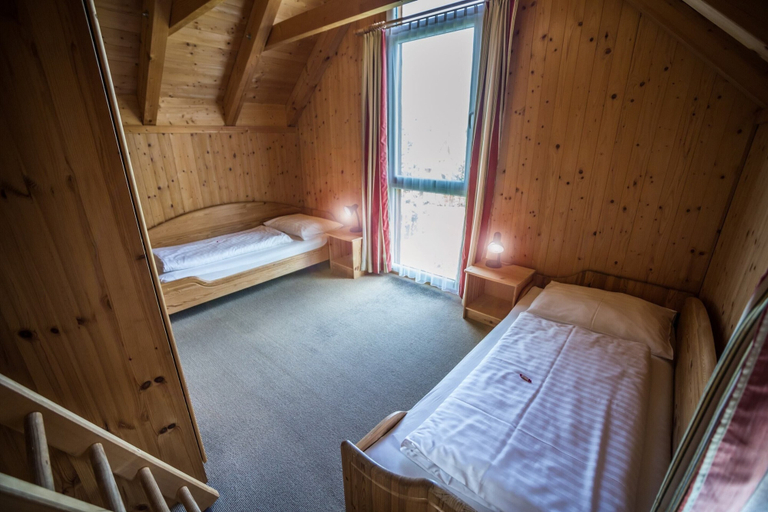 Room 2, Superior Vacation Home With Gallery, Murau