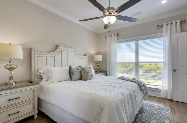Room 2, Driftwood Townhomes #3- Liv Salty, Walton