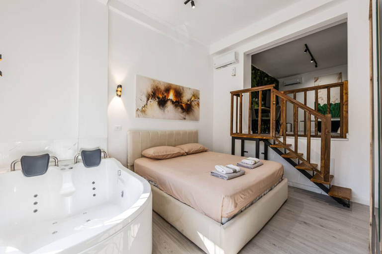 Room 3, Green Luxe Suite 1 Private Hot Tub, Shkodrës