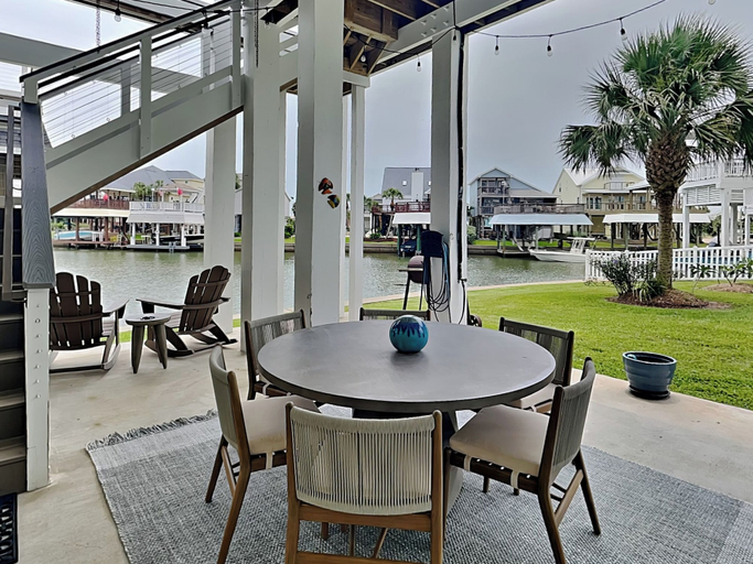 Food & Drinks, Down By the Bay by Ryson Vacation Rentals, Galveston