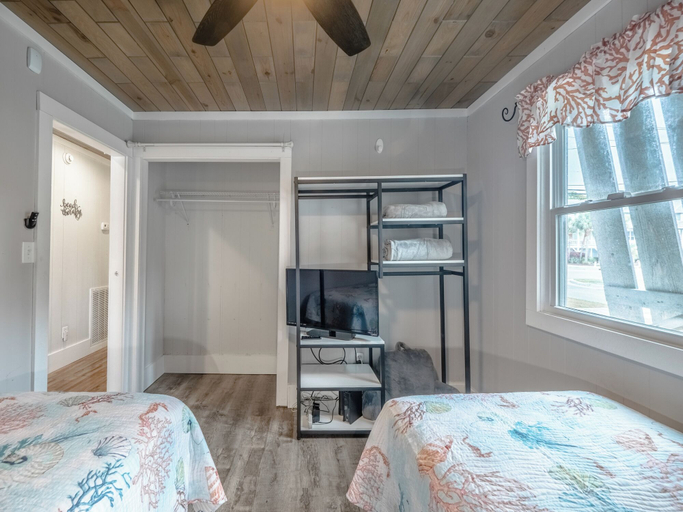 Bedroom 3, Barefoot Bungalow by Carolina Retreats, New Hanover