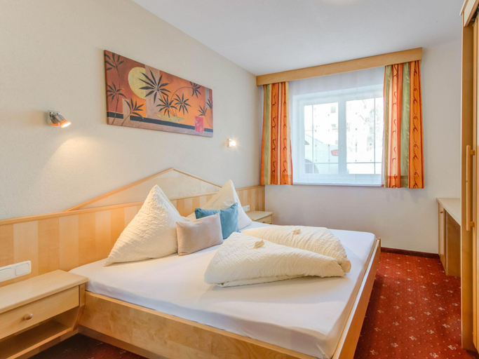 Room 4, Apartment in Tyrol in an Attractive Area, Landeck