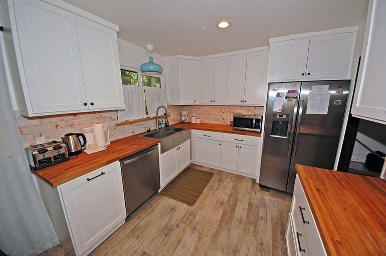 Private kitchen 4, 3826 Regina 4 Bedroom Home, El Dorado