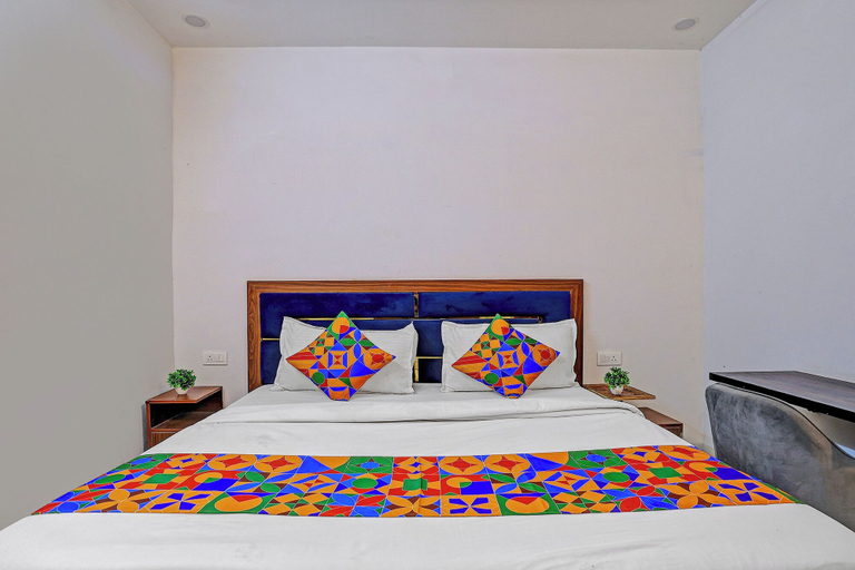 Room 5, Fabhotel Satya, Gautam Buddha Nagar