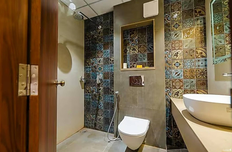 Bathroom 4, Hotel Silver Stone, Varanasi