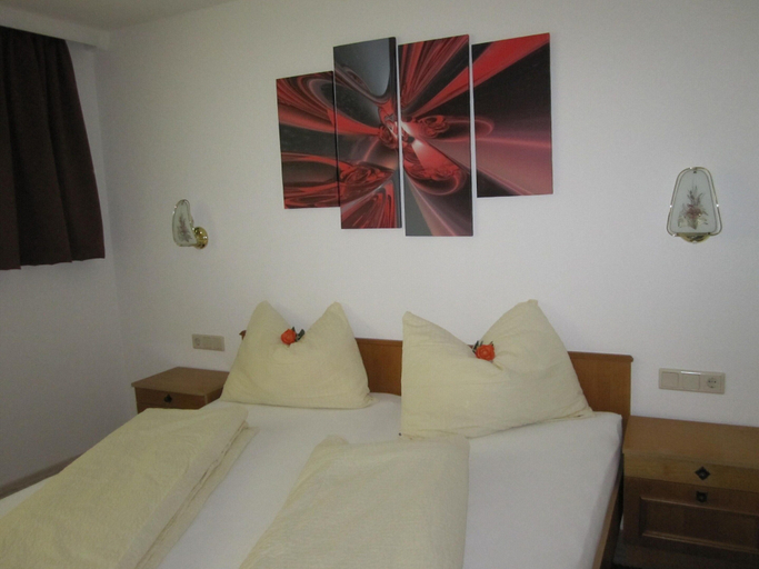 Room 3, Apartment in Kappl including Silvretta Card, Landeck