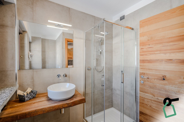 Bathroom 5, Hotiday Sestriere Ski Run, Torino