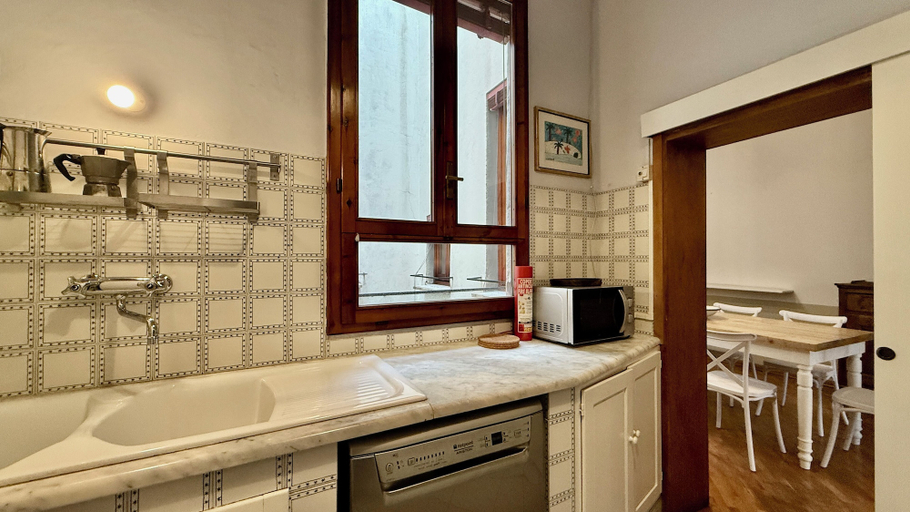Room 4, Zanobi 75 in Firenze, Florence
