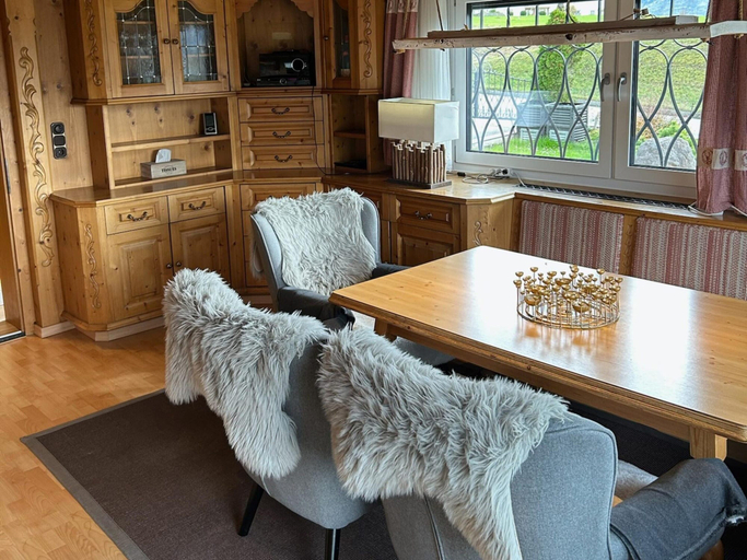 Dining 3, Cozy Holiday Home With Mountain Views, Kufstein