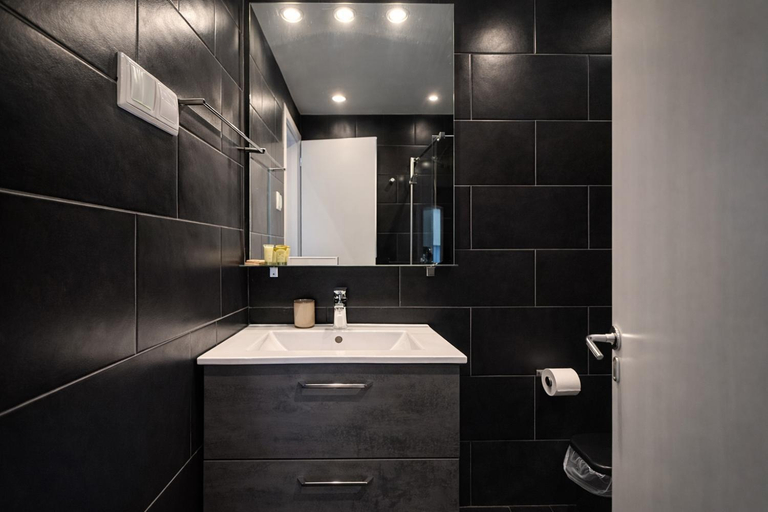 Bathroom 2, MiniLux apartments, Attica