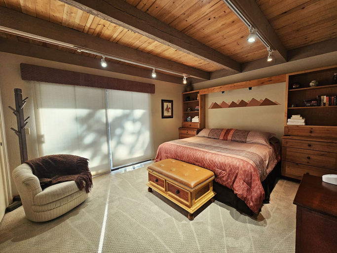 Bedroom 2, Cheyenne's Place 4 Bedroom Home by RedAwning, Placer