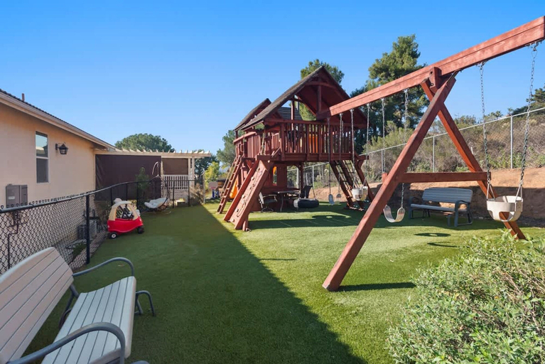 Room 2, Spacious Single Level Home In Poway, San Diego