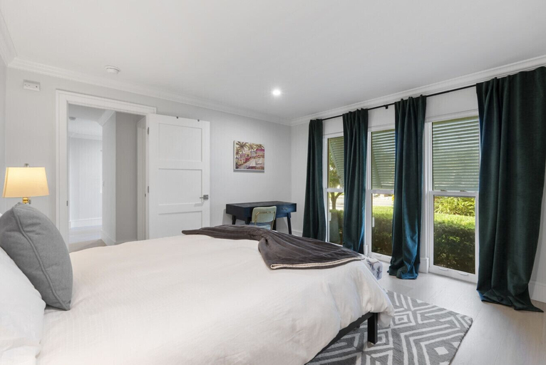 Room 3, Luxury Beach House w Private Beach, Collier