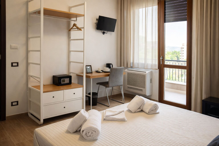 Room 4, Hotiday Firenze Vespucci, Florence