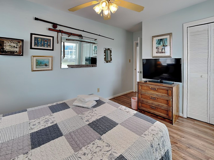 Bedroom 3, Shoo Fly by Carolina Retreats, New Hanover