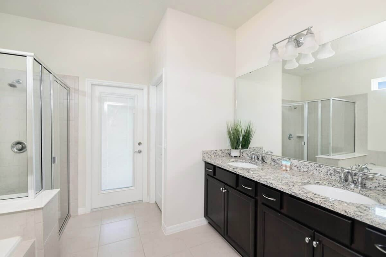 Room 2, Super Home in Davenport, Polk