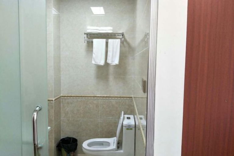 Bathroom 3, Tujia Xiaoyuan Hotel, Enshi Tujia and Miao