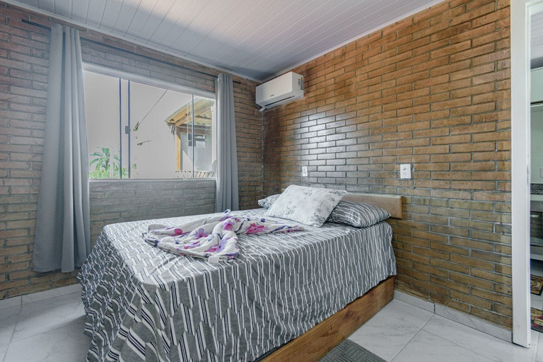 Room 4, Apto Perto da Praia Com Piscina e Churrasqueira, Penha