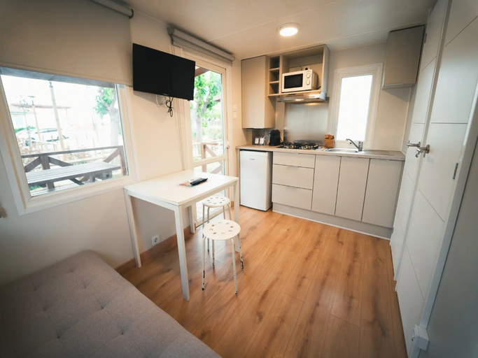 Living room, Bungalow in Xilxes With Patio for Couple, Castellón