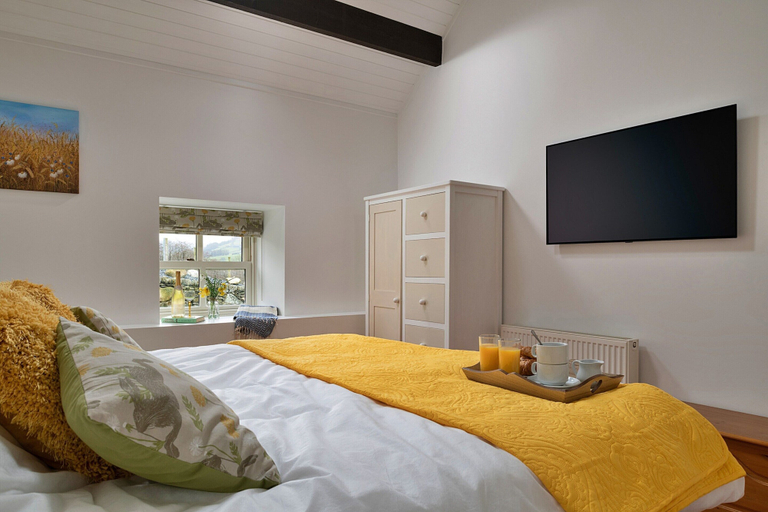 Room 3, Cottage in North Wales With Hot Tub & Views, Denbighshire