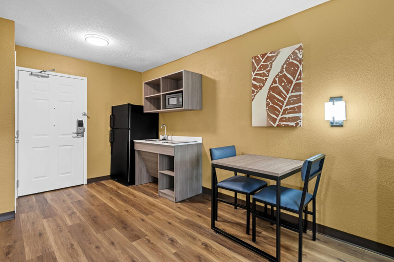 Others 1, Suburban Studios Charlotte – Executive Park, Mecklenburg