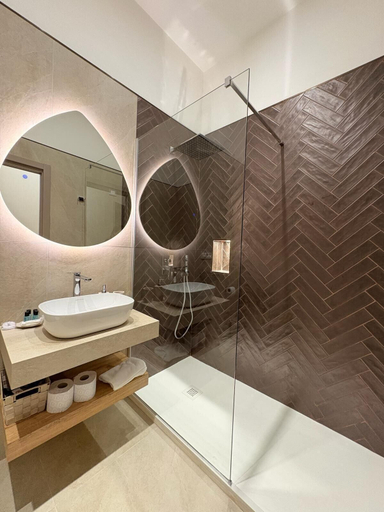 Bathroom 3, Alla Scoperta di Napoli, Napoli