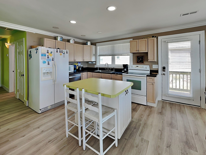 Others 5, Lungomare by Topsail Realty
