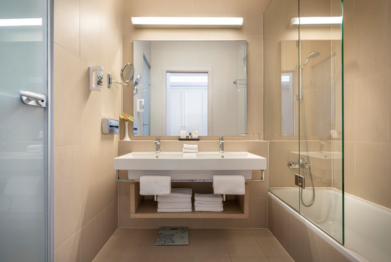Bathroom, Isabella Island Miramare Suites - Villas, Valamar Collection, Poreč