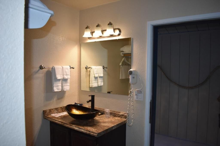 Bathroom 3, Lighthouse Cove Inn, Coos