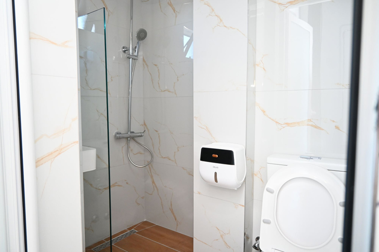 Bathroom 3, Vila Bashkim, Sarandës