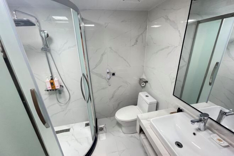 Bathroom 5, Wanjie International Hotel, Zibo