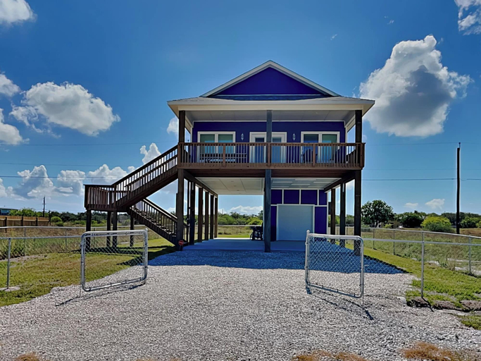 Exterior & Views 2, Fish Tales by Miss Kitty’s, Aransas