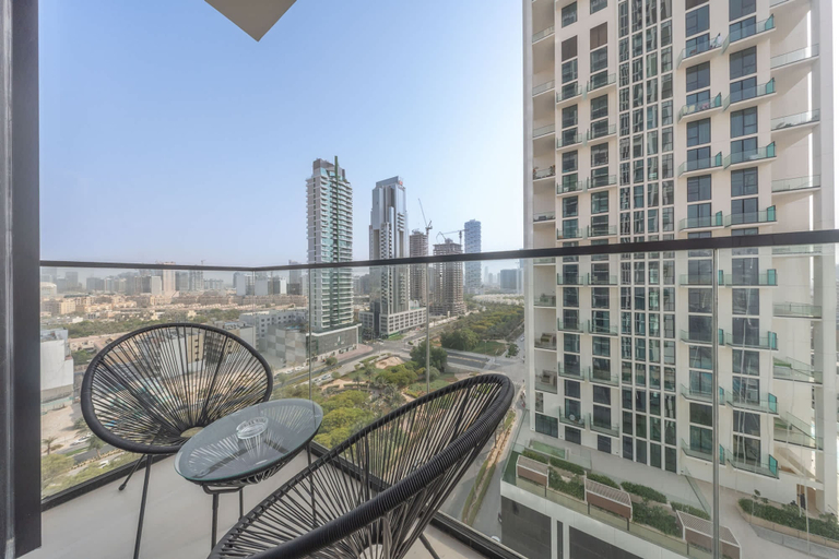 Room 2, JVC Studio for 2 People With City Views, Dubai