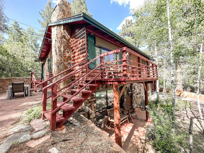 Interior 2, Peaceful Mountainside Cabin Retreat, El Paso