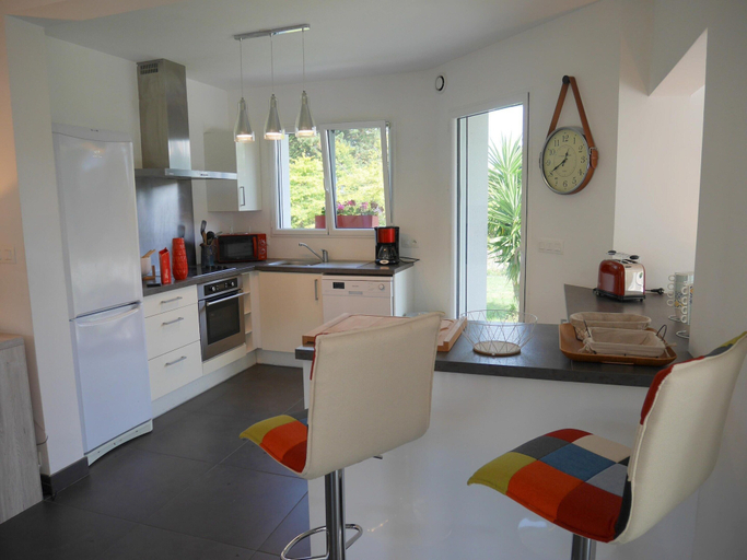 Private kitchen 5, Holiday Home With Partial sea View, Douarnenez, Finistère