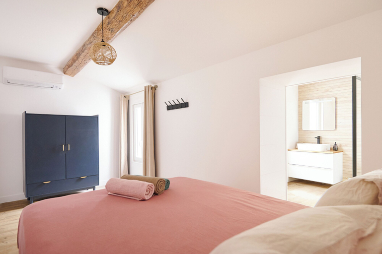 Room 3, Le Gratien by Béziers 1609 Résidences, Hérault
