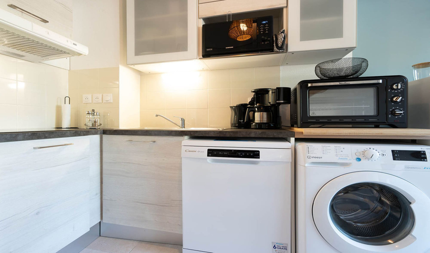 Private kitchen 2, Apartment in Sérignan with shared pool, Hérault