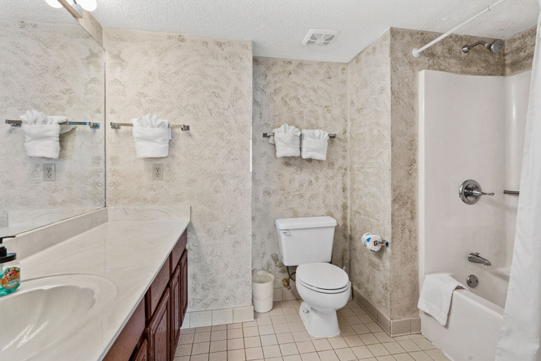 Bathroom 3, Shoreham Towers 7B, Horry