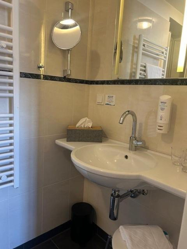 Bathroom 3, Gasthaus Zur Krone, Miltenberg