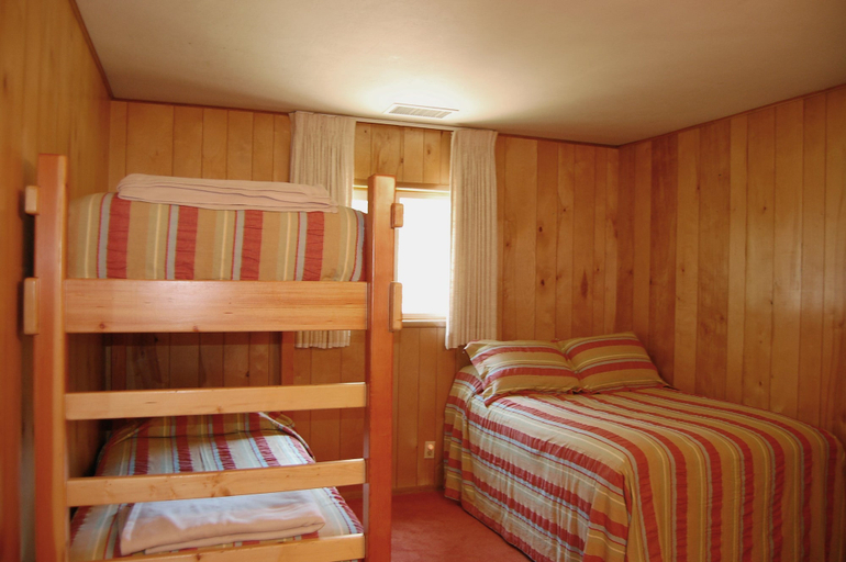 Bedroom 2, River Song, Mariposa