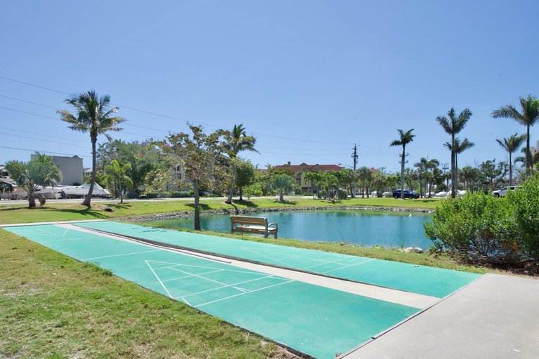 Sport & Beauty, Estero Beach & Tennis 901-c, Lee