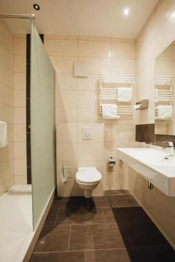 Bathroom 5, HK-Hotel Düsseldorf City, Düsseldorf