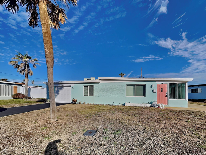 Exterior & Views 2, Bathing Suit Beach Bungalow by Distinctive Beach Rentals, Volusia