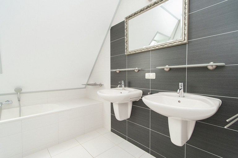 Others 2, Holiday Home Near Dutch Coast & Sauna, Zijpe