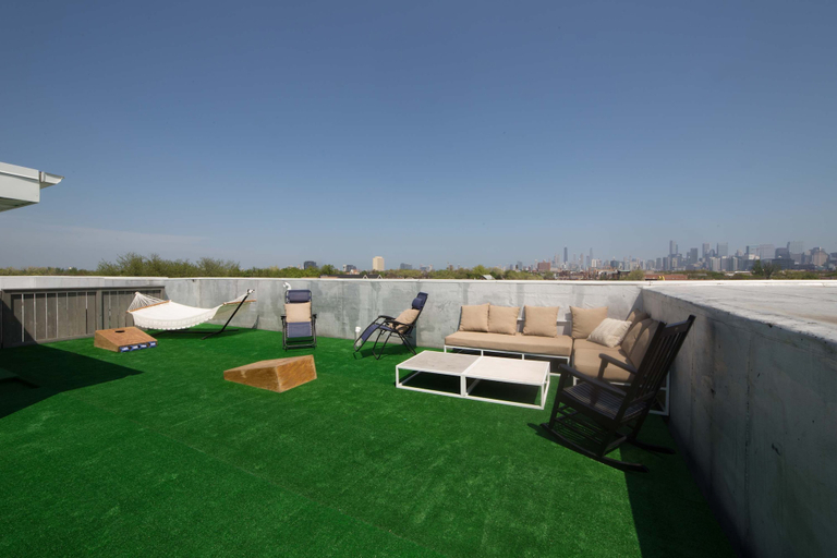 Room 4, 4-bedroom Condo by West Town w Balcony Parking, Cook