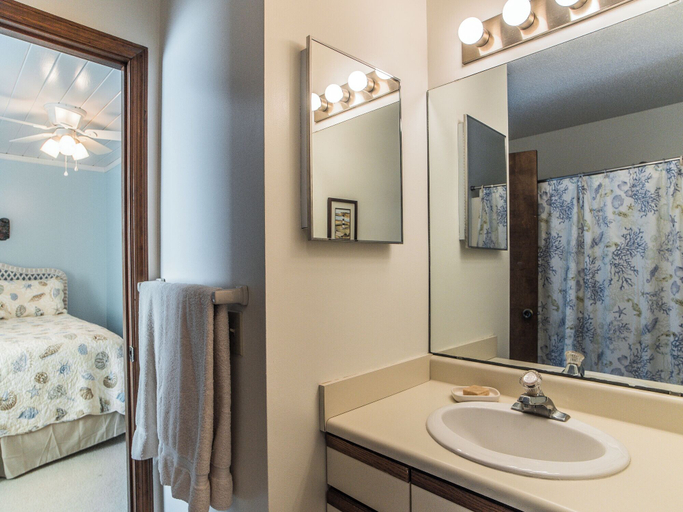 Bedroom 2, Dock Holliday by Topsail Realty, Pender