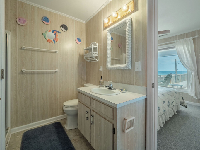 Bathroom 3, Loony Dunes by Topsail Realty, Pender